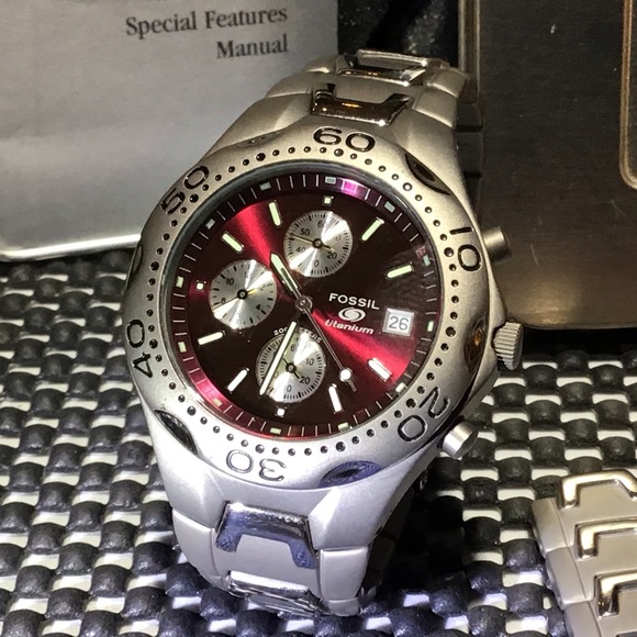 Rare Fossil Titanium w/Black Cherry dial ~ NWT - Picture 1 of 9